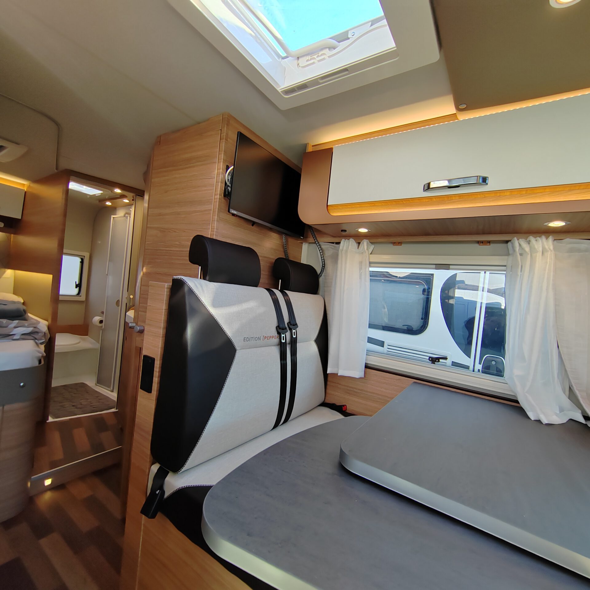 Vordere Dinette im Pepper 2